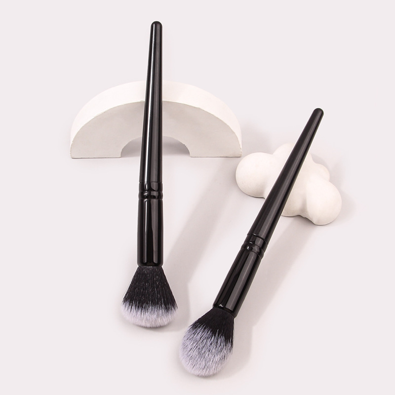 Portable single flame blush brush, highlighter brush, soft bristle dot color brush, facial makeup tool, makeup brush details Picture