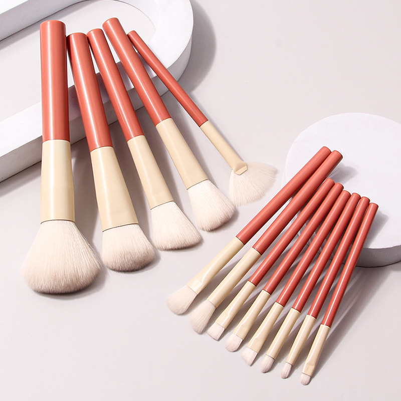 A complete set of 13 popular apricot and orange makeup brushes with soft bristles that are easy to carry. Beginner's set of blush and contouring brushes is in stock full figure