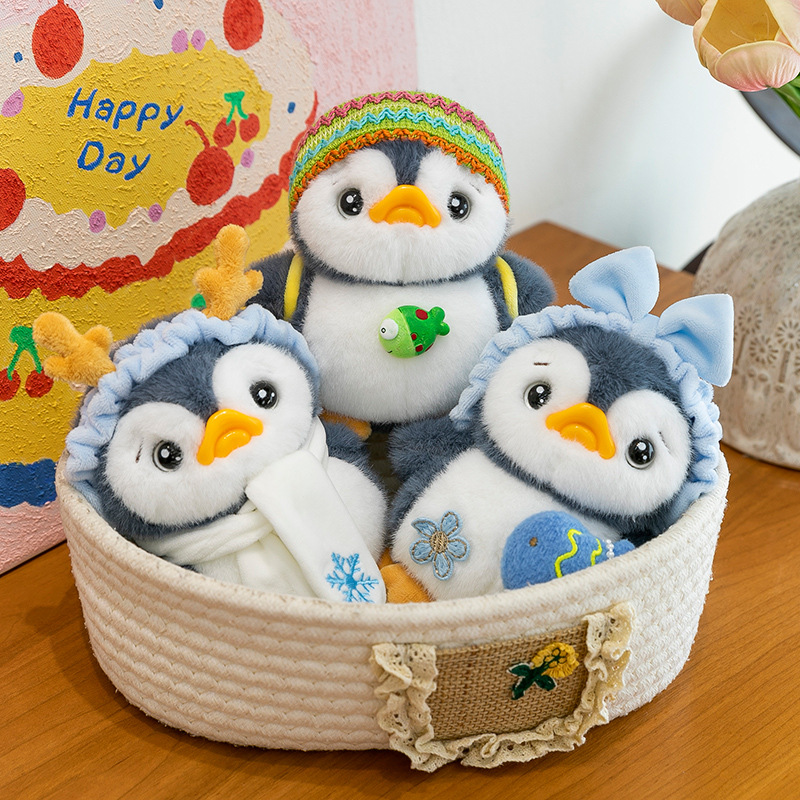 Authentic cute bee and penguin pendant dolls, plush toys, schoolbags, pendants, keychains, aquarium gifts details Picture