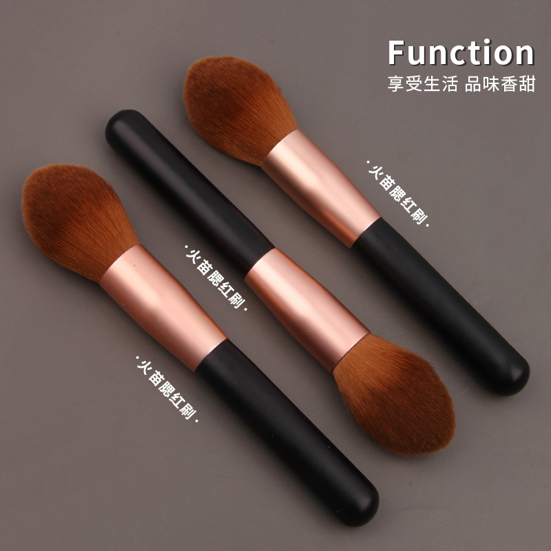 Single flame high-gloss brush, wooden handle soft bristle brightening brush, one facial smudging brush, beauty tools wholesale Application Scenario