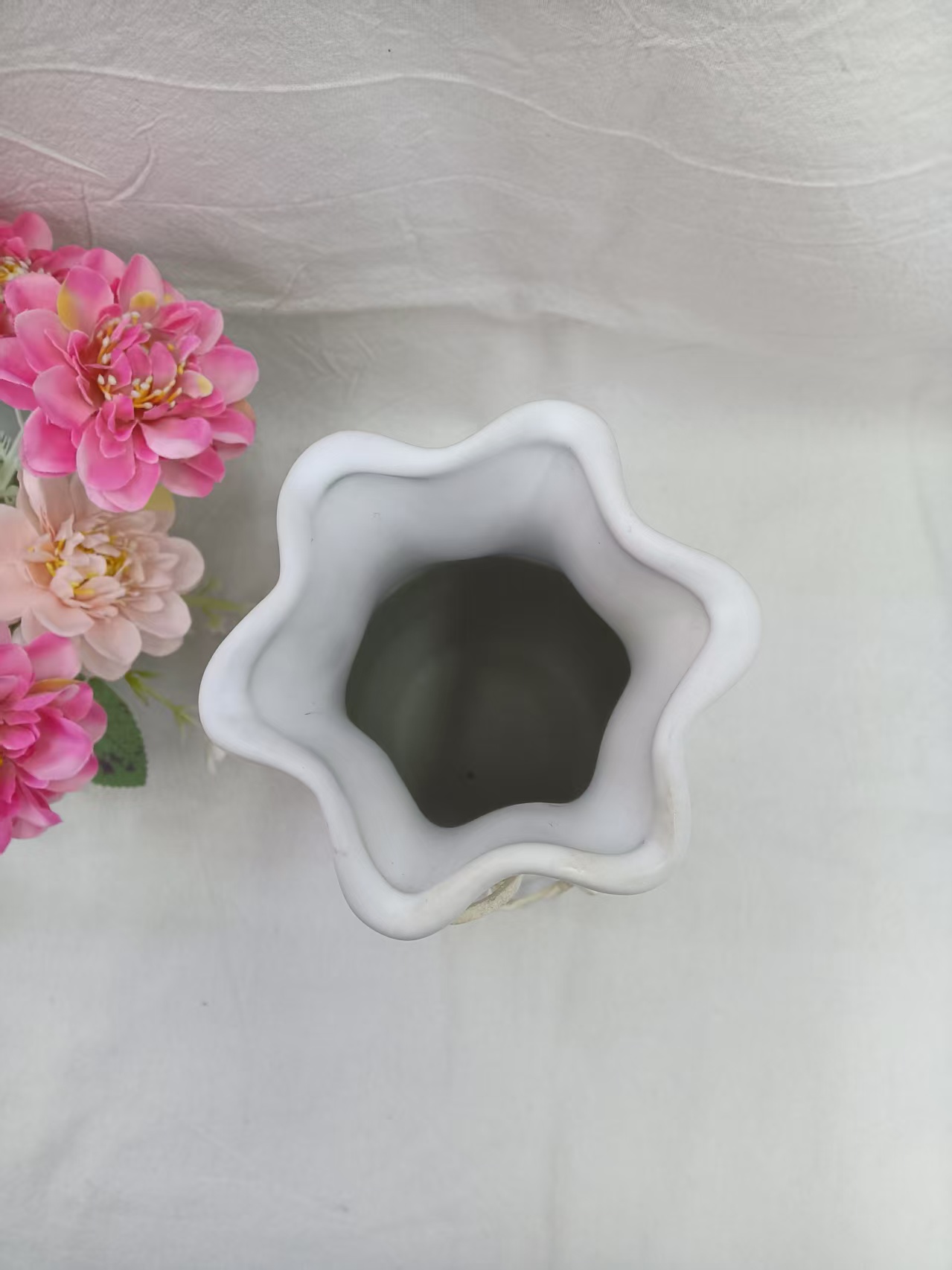 Ceramic flower arrangement ornaments, flower vases, porcelain handicrafts, simple and plain styles details Picture