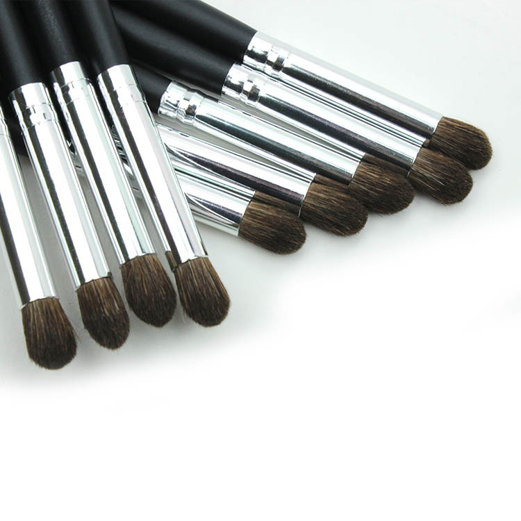 Single horsehair makeup brush, nose shadow brush, highlight brush, portable animal hair makeup brush, soft hair beauty tools wholesale Application Scenario