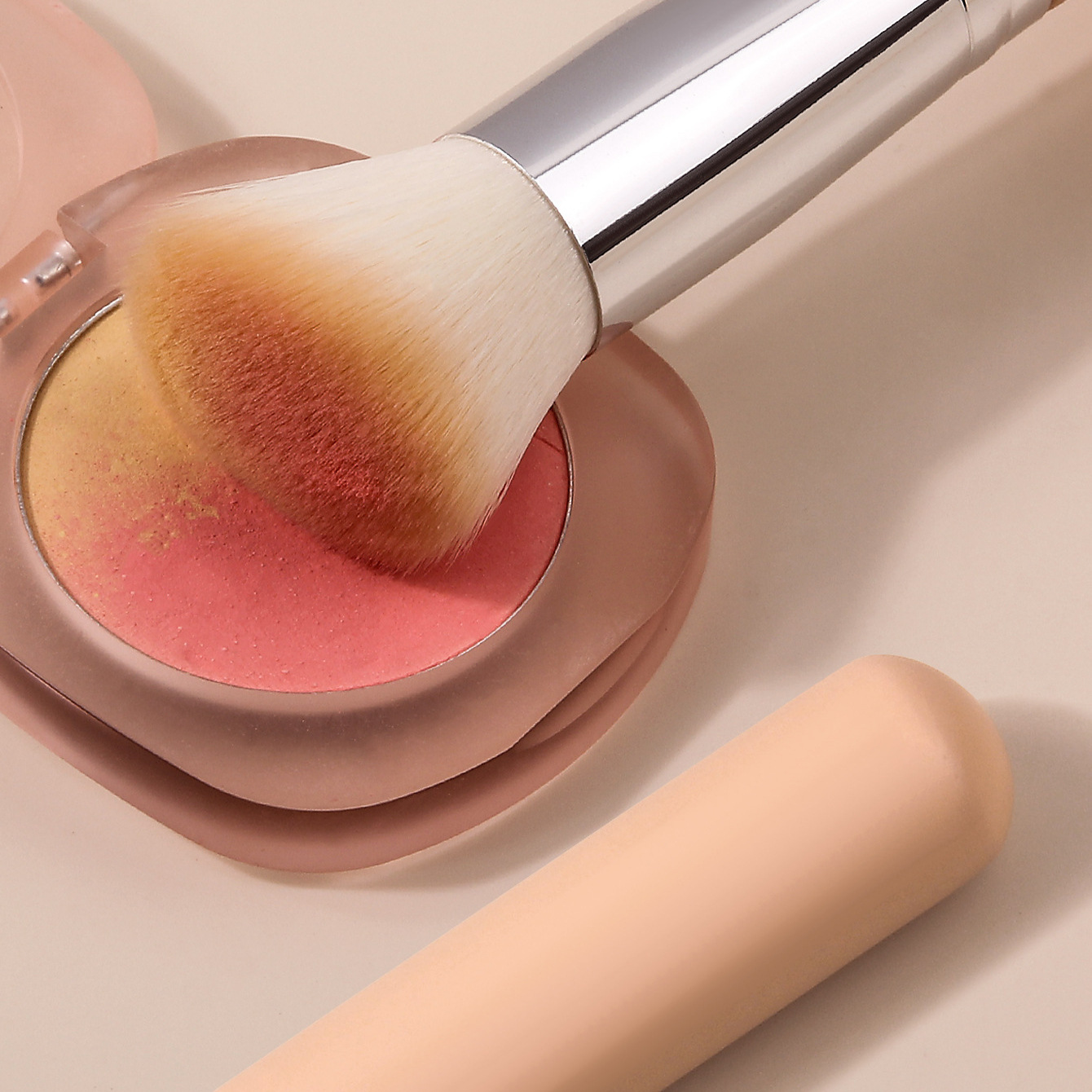 Hot-selling cross-border single blush brush, portable soft bristle wooden handle loose powder setting brush, round slanting contactor brush, factory direct sales Specification drawing