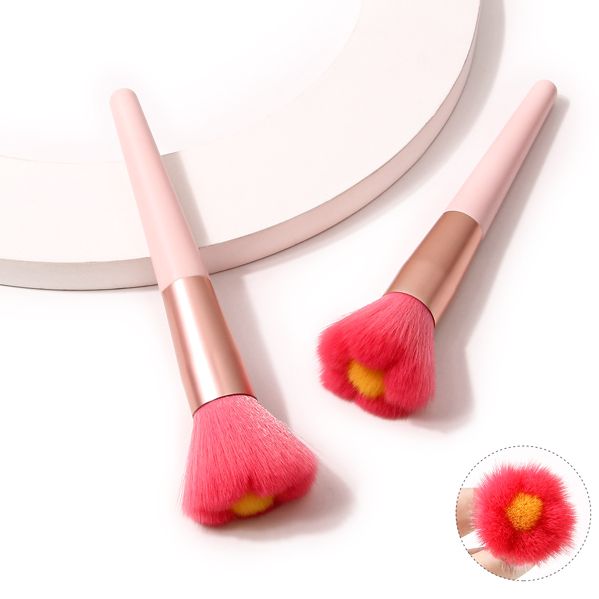 Newly launched flower-shaped loose brush blush brush, irregular-shaped makeup brush, rare facial makeup brush in stock for wholesale full figure
