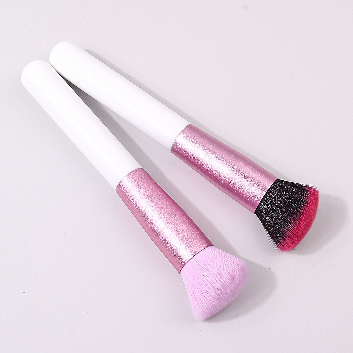 New angled makeup brush, contouring brush, facial contour shadow makeup brush, scarless, powder-free and precise foundation brush Specification drawing