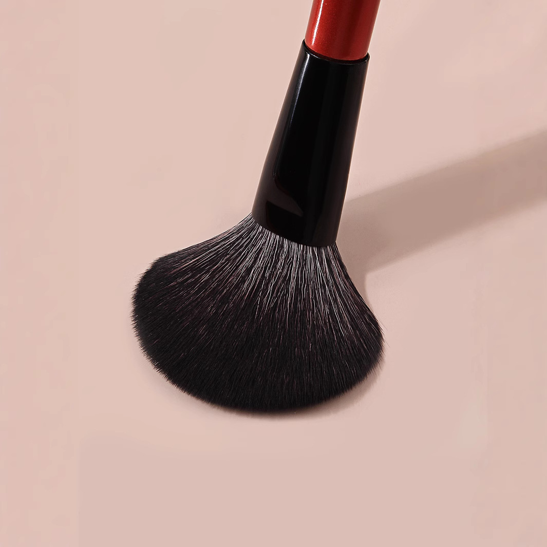 Single tongue-shaped blush refresh model in stock, makeup brush, beauty tool, soft bristle portable setting brush, loose brush details Picture