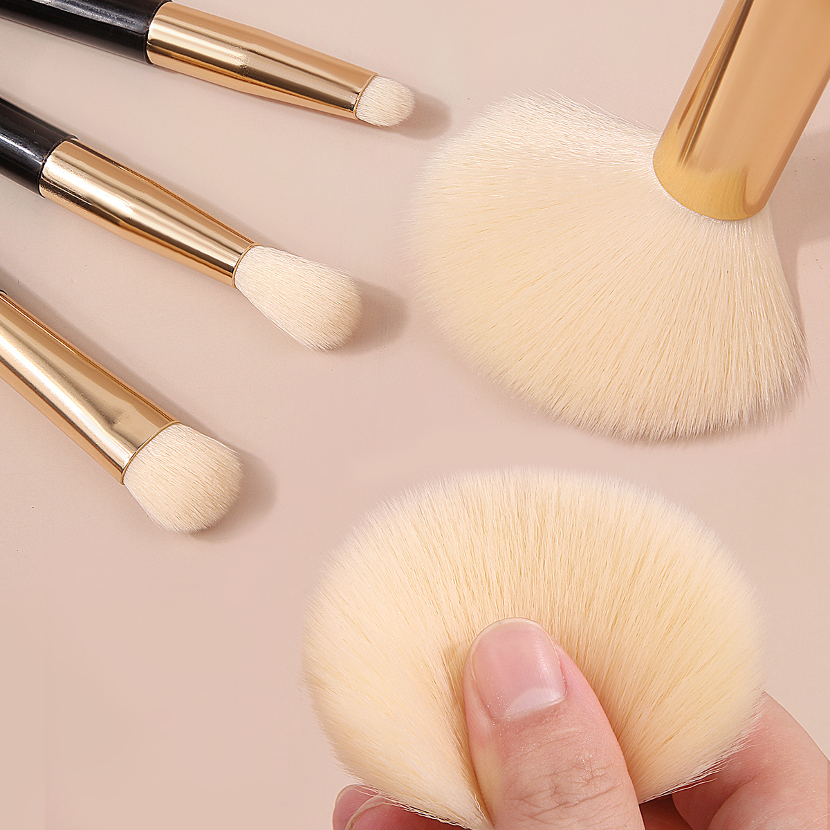 Student budget portable 4-piece makeup brush set mini loose brush, soft bristle nose shadow brush, detail eyeshadow brush details Picture