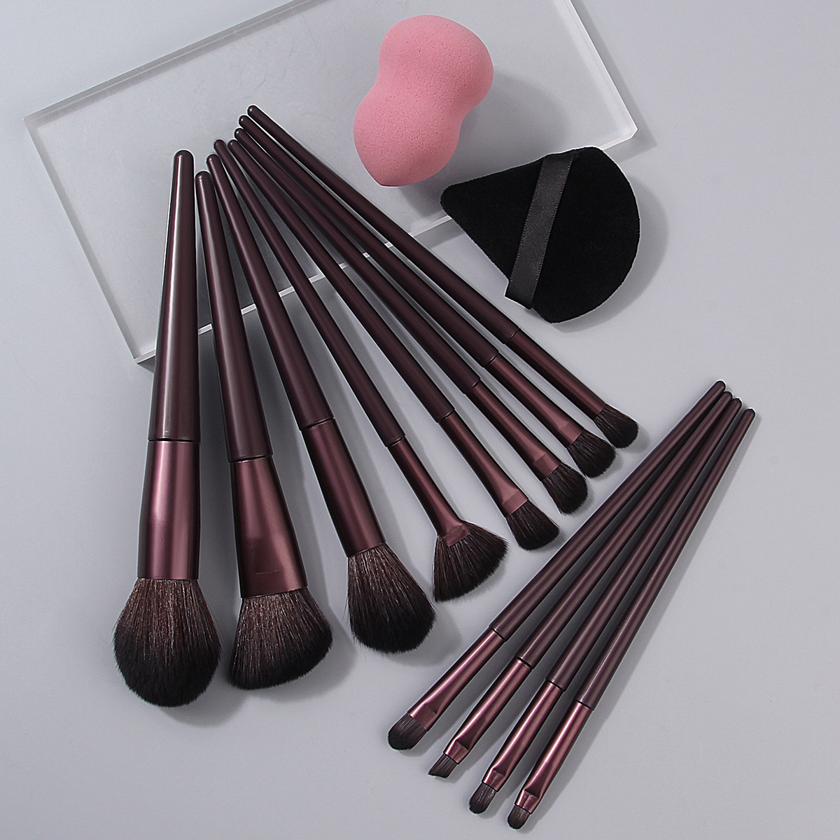 12 chocolate-colored makeup brushes set, full set of loose powder, blush, contouring eyeshadow brushes, sponge egg triangular powder puff full figure