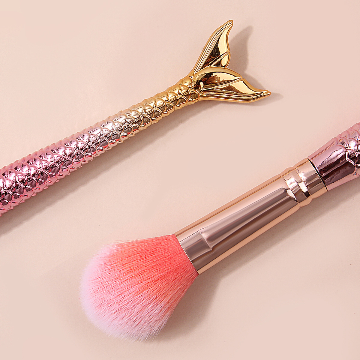 High appearance level mermaid handle makeup brush, cartoon blush brush, highlight brush, portable and lightweight beauty tool for beginners Specification drawing