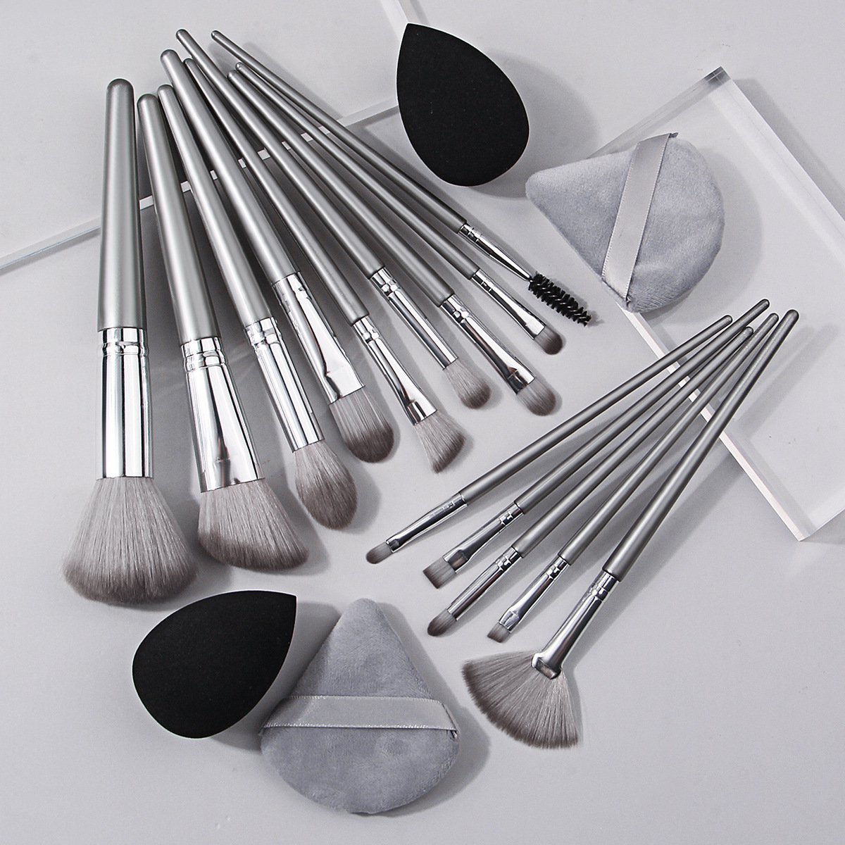 Xinhao Moon Silver Makeup Brush Set, beauty tools for beginners, loose powder, eyeshadow, foundation brush, factory stock wholesale Item Picture