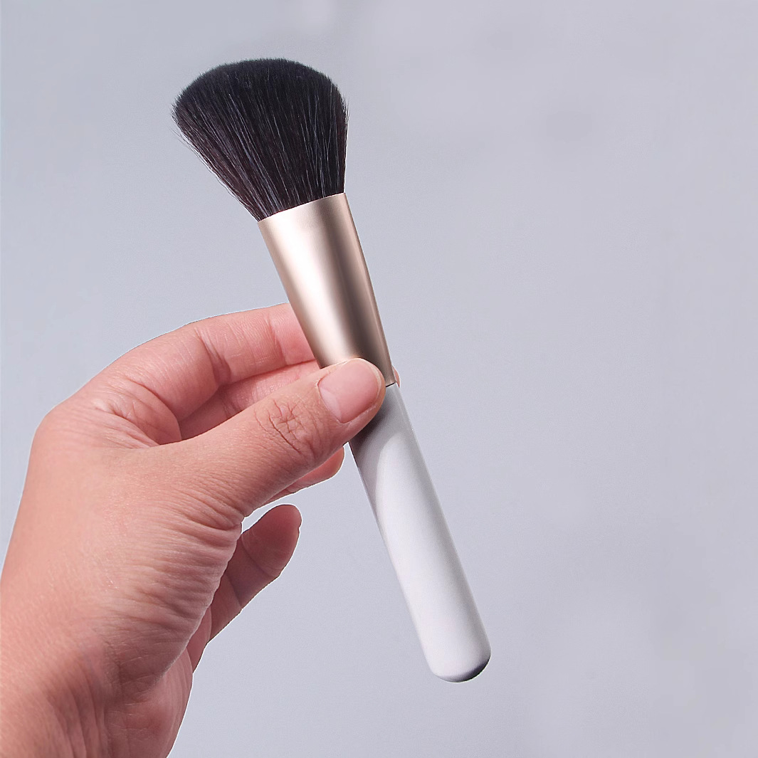 In stock, 2025 new single angled powder contouring brush, professional facial contour shadow brush, beauty tool brush details Picture