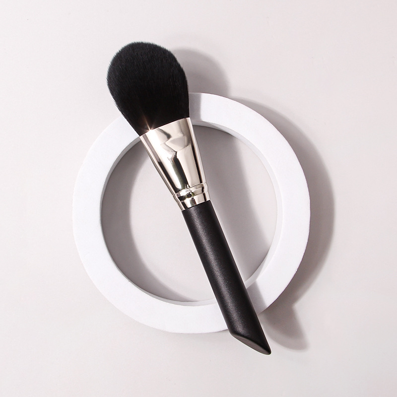 Beauty tools in stock: Loose powder brush, blush brush, portable single makeup brush, soft bristles that don't prick the face and don't absorb powder details Picture