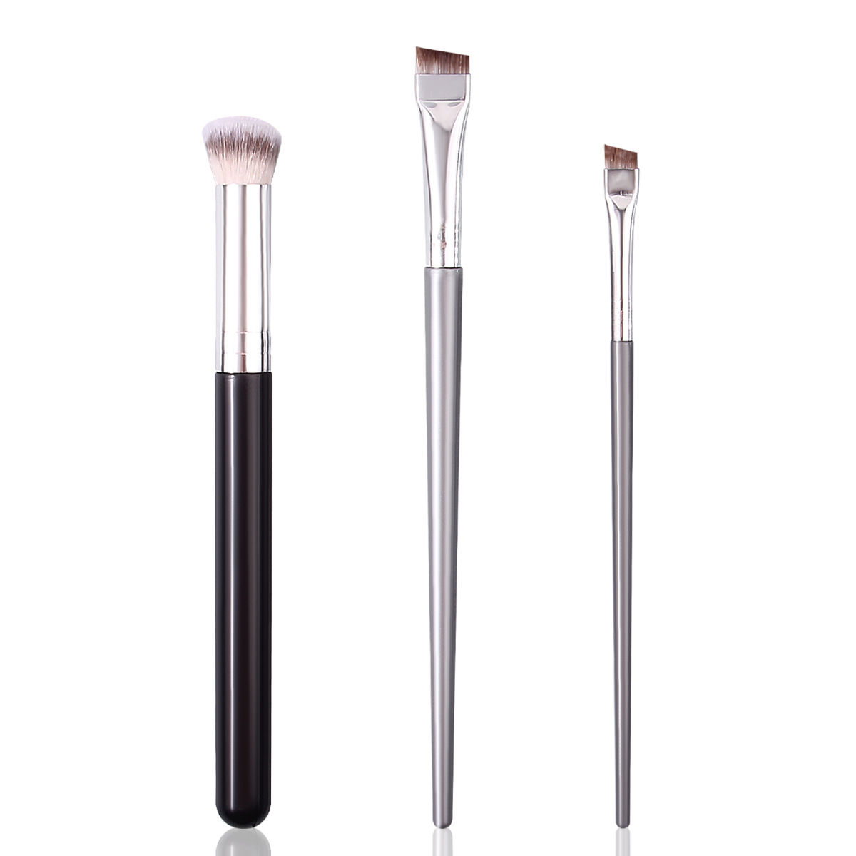 A set of 3 beginner eye makeup brushes: Soft-bristled concealer brush, multi-functional fine blade eyeliner brush, and slanting eyebrow brush Item Picture
