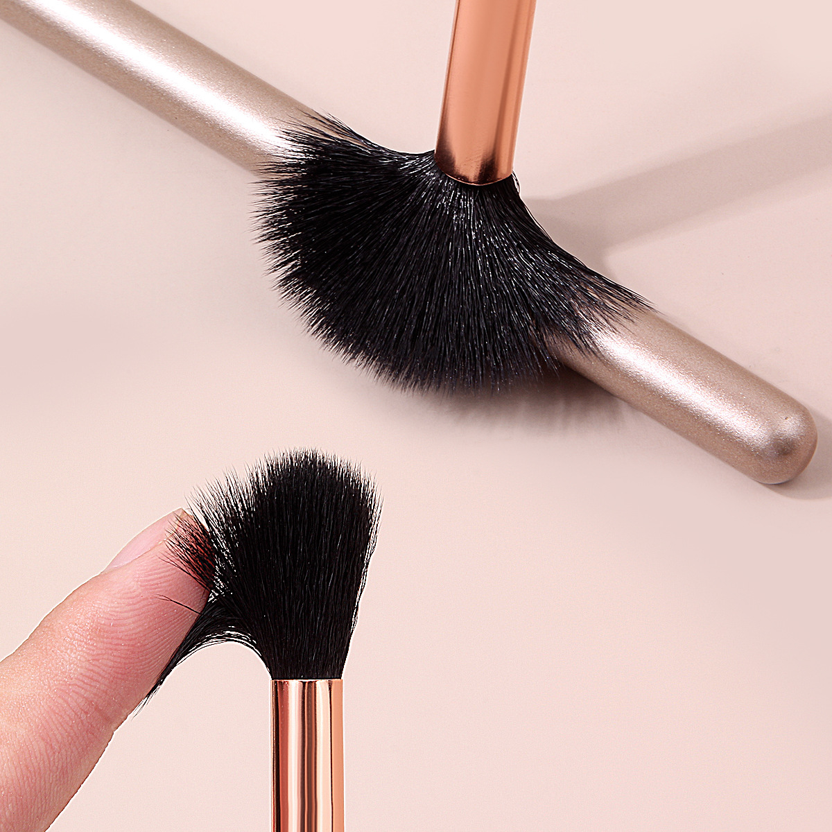 Beginner's single smudging makeup brush, brightening highlight brush, portable facial nose shadow brush, makeup tool, makeup brush details Picture