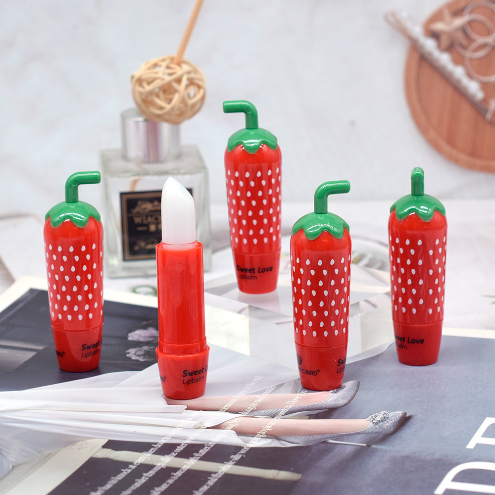 2,024 units of 【ROMANTIC BIRD】R4706 Strawberry-flavored fruit-colored Moisturizing LIPBALM for export full figure