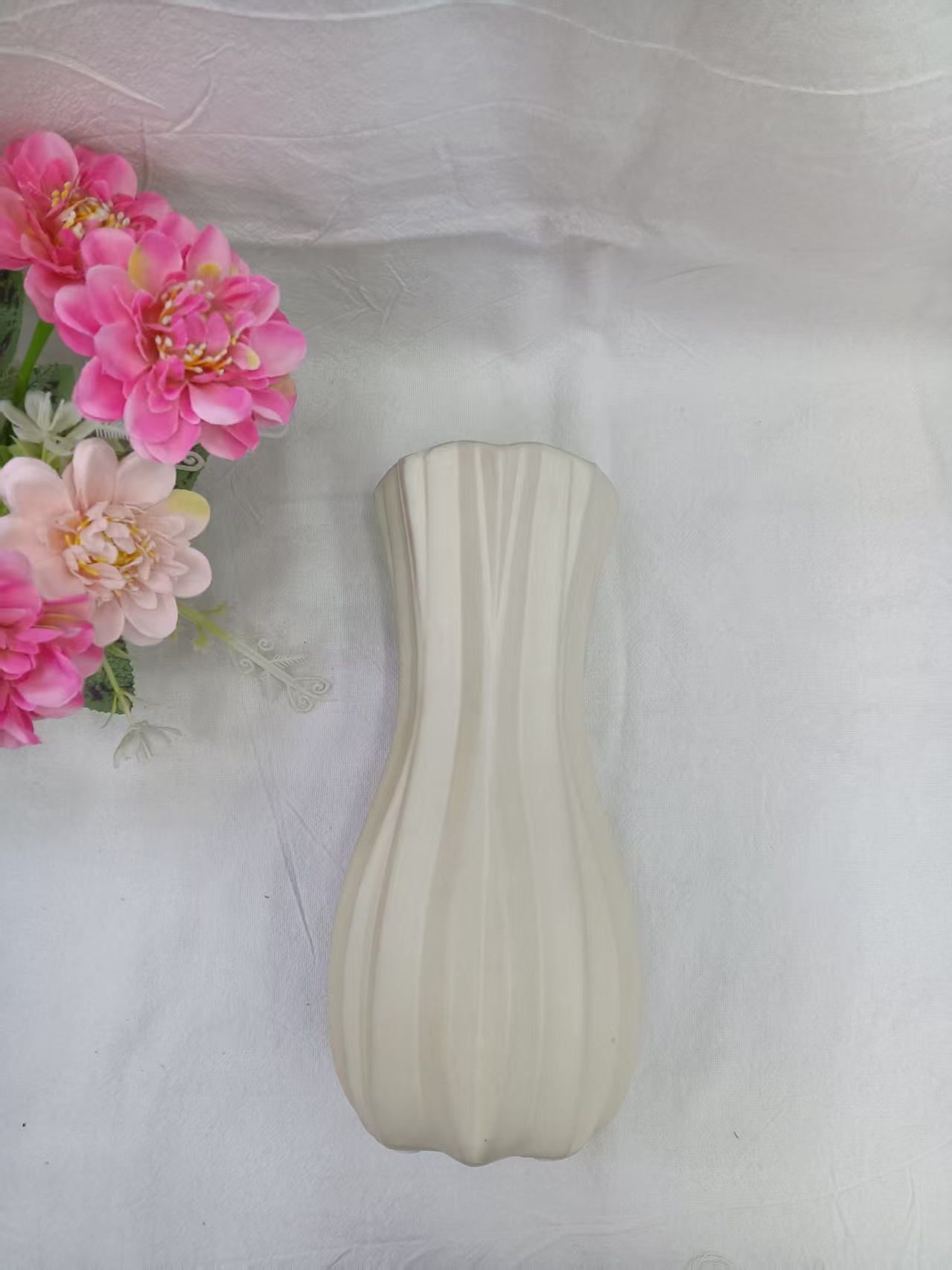 Ceramic craft ornaments, vases, entrance hall ornaments, solid color simple ceramic vases/craft vases, flower arrangements Application Scenario