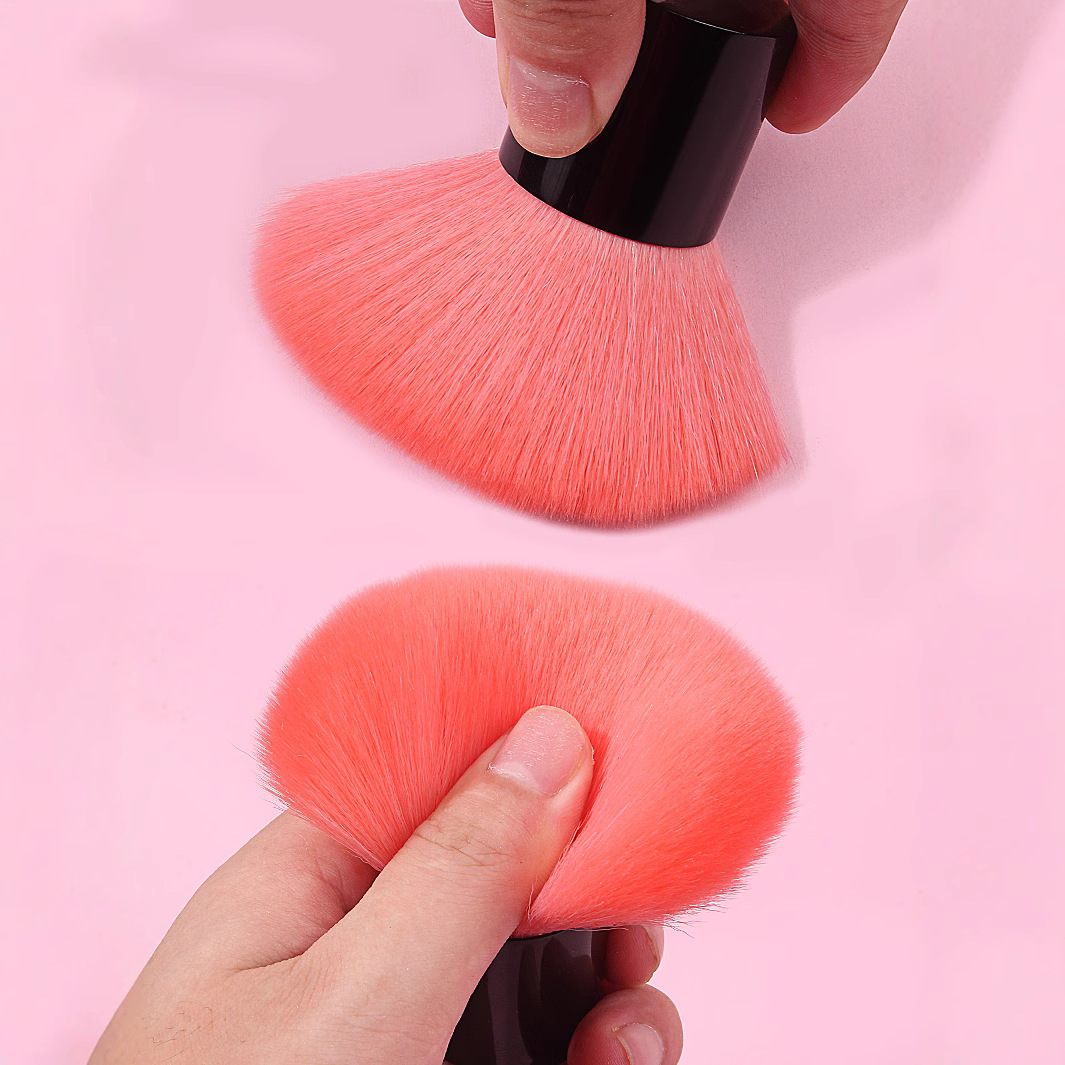 Short-handled honey brush, contaturing, powder mixing, blush brush, metal base cover, KABUKI mushroom brush, portable makeup brush details Picture