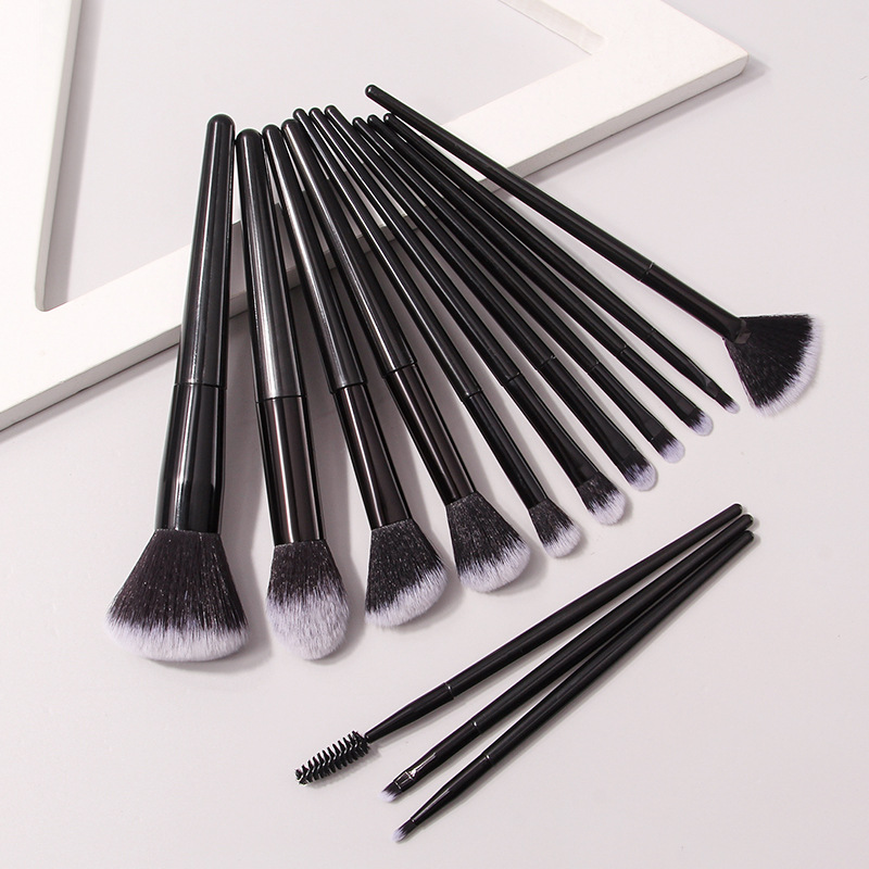 Wholesale of high-quality 14-piece soft-bristled facial makeup brushes in stock. Professional facial makeup tools and brushes details Picture
