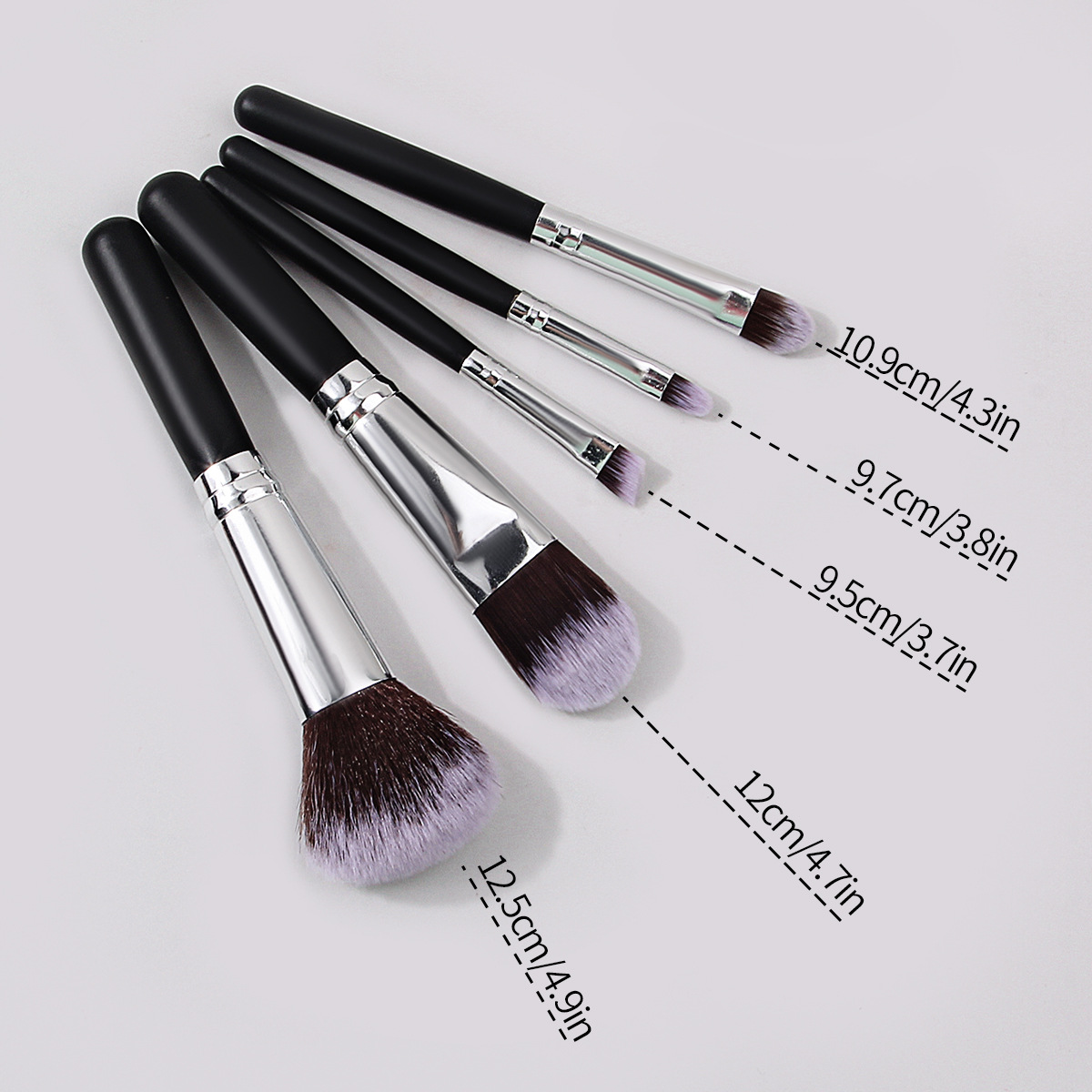 Short-handled 5-piece makeup brush, blush brush, eyeshadow brush, black and silver, wooden-handled makeup set, hand refresh mini makeup tool Application Scenario