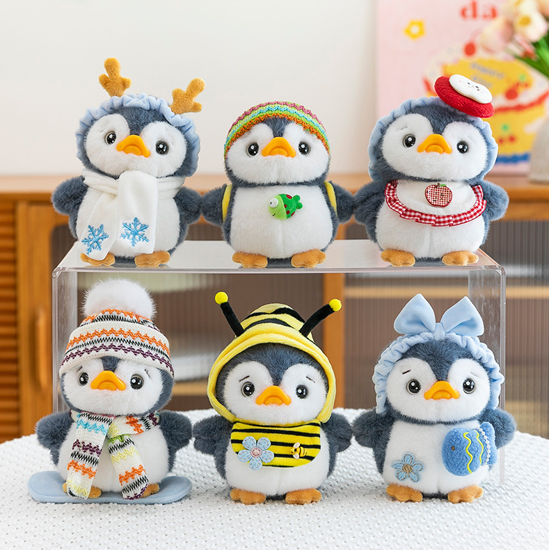 Authentic cute bee and penguin pendant dolls, plush toys, schoolbags, pendants, keychains, aquarium gifts full figure
