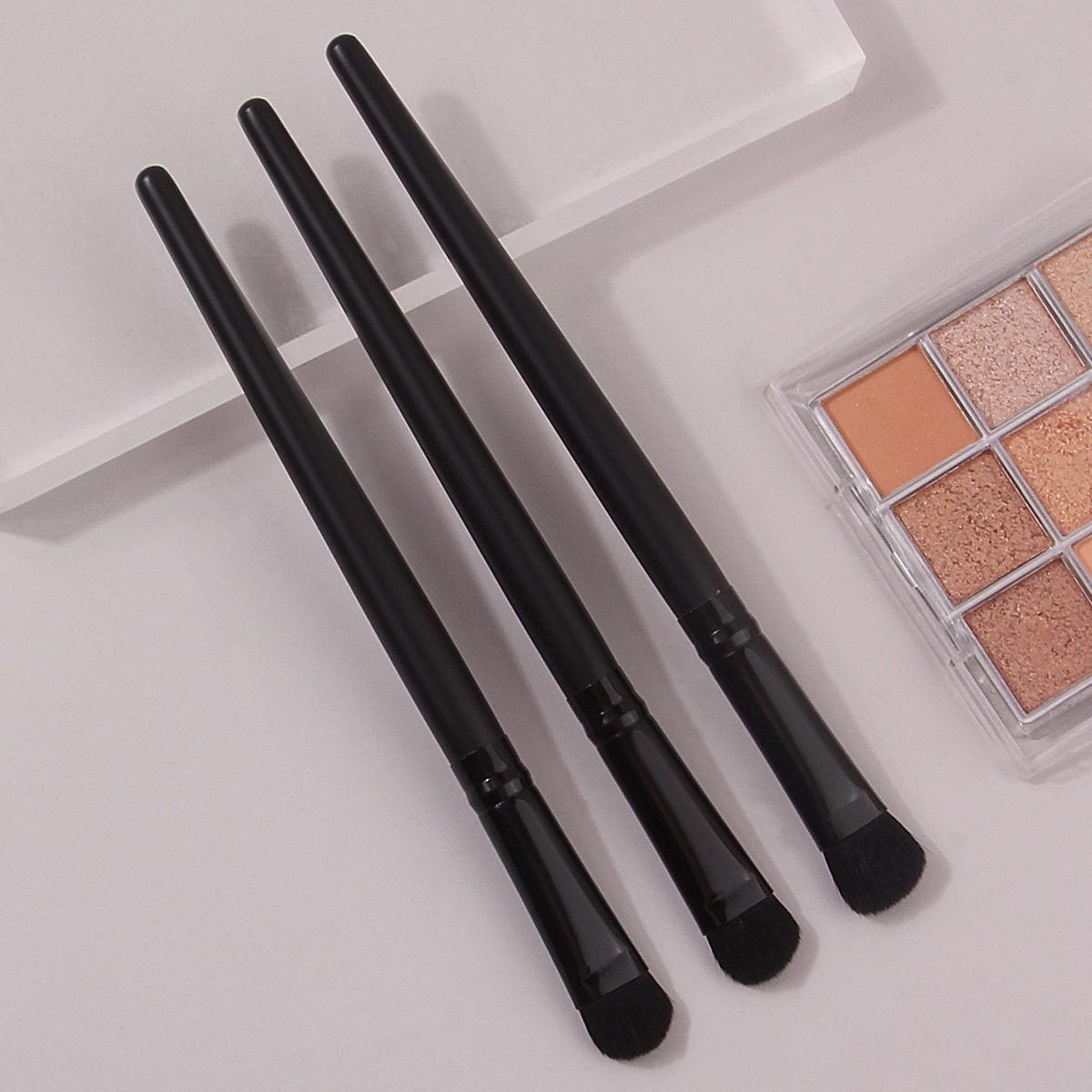 Hot-selling 3 sets of eye makeup brushes: Soft-bristled eyeshadow brush, concealer brush, portable beginner eye makeup detail brush full figure