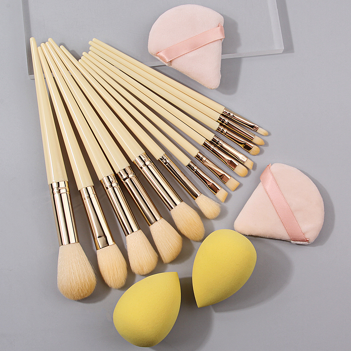 13 sets of cross-border best-selling makeup brushes, including soft bristle loose powder blush brushes, makeup powder puffs and sponge egg sets, are in stock details Picture