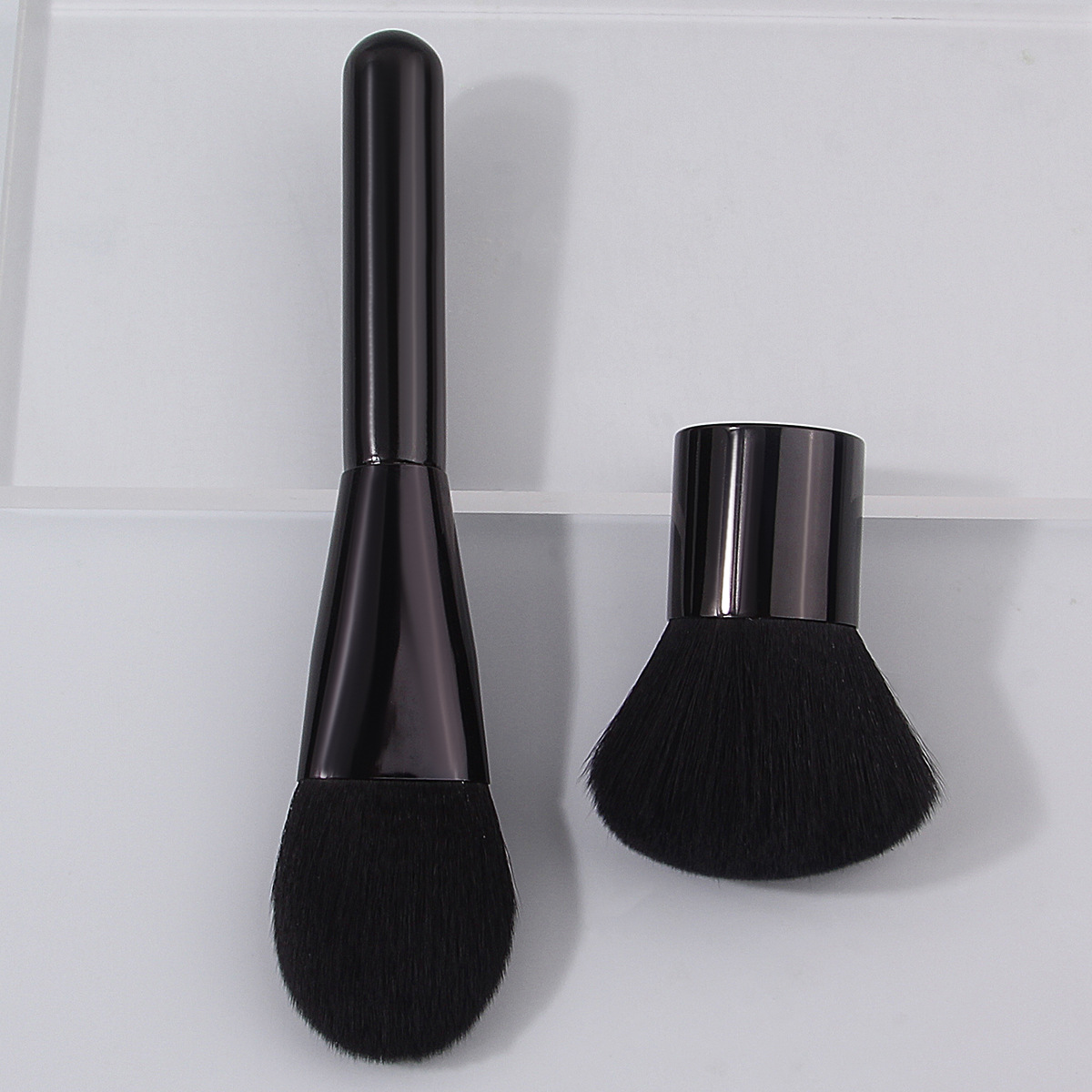 Black soft-bristled makeup brush, tongue-shaped foundation brush, mask brush, portable mushroom-shaped base loose powder and loose powder setting brush in stock details Picture