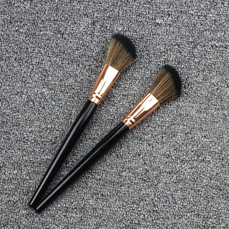 Single-piece imitation grey mouse hair slanted blush brush, slanted contouring makeup brush, facial contour setting and beauty tools wholesale Application Scenario