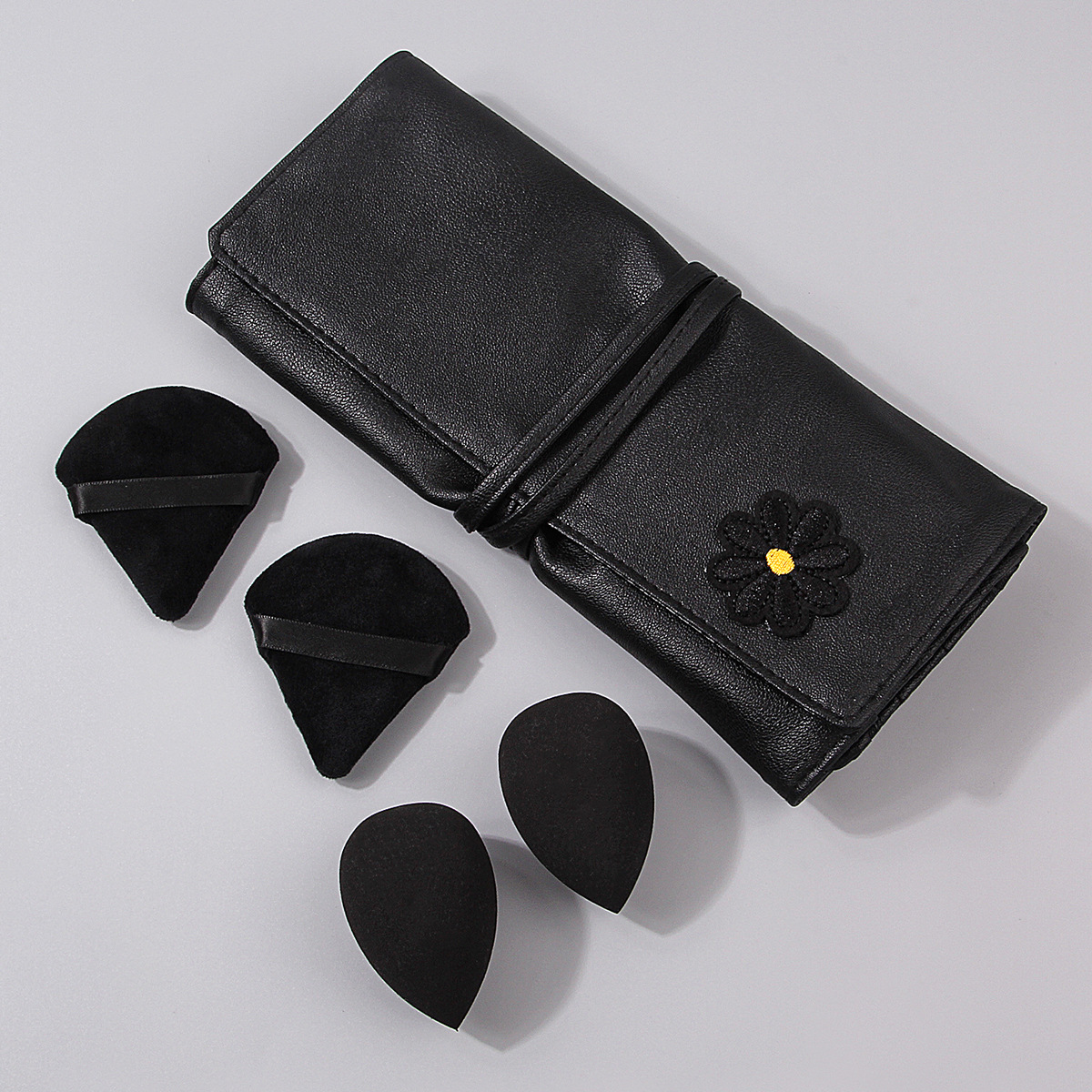 Beginner's soft makeup brush set, loose brush, contouring brush, eyeshadow brush, complete set of brushes, portable strap storage packaging Application Scenario