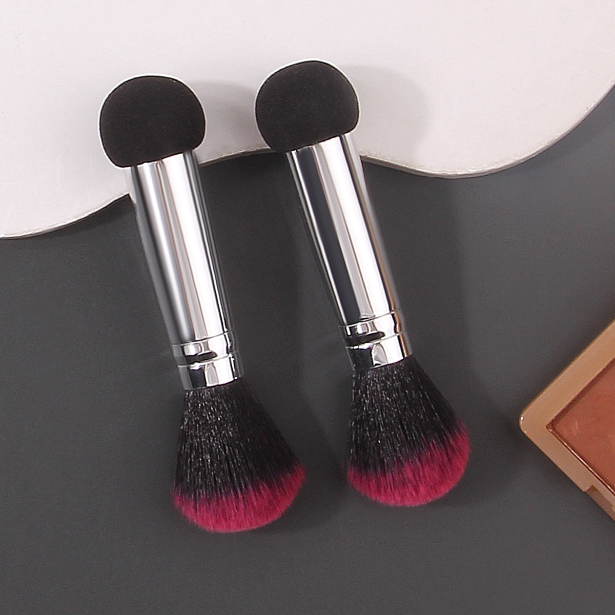 2-piece double-headed makeup brush, soft bristle loose powder blush brush, round-headed sponge concealer and blending brush, portable beauty tool details Picture