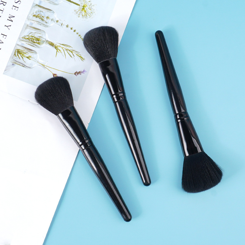 Single loose brush black bristle black handle makeup brush for beginners, portable setting honey brush, facial shadow brush, blush brush Application Scenario
