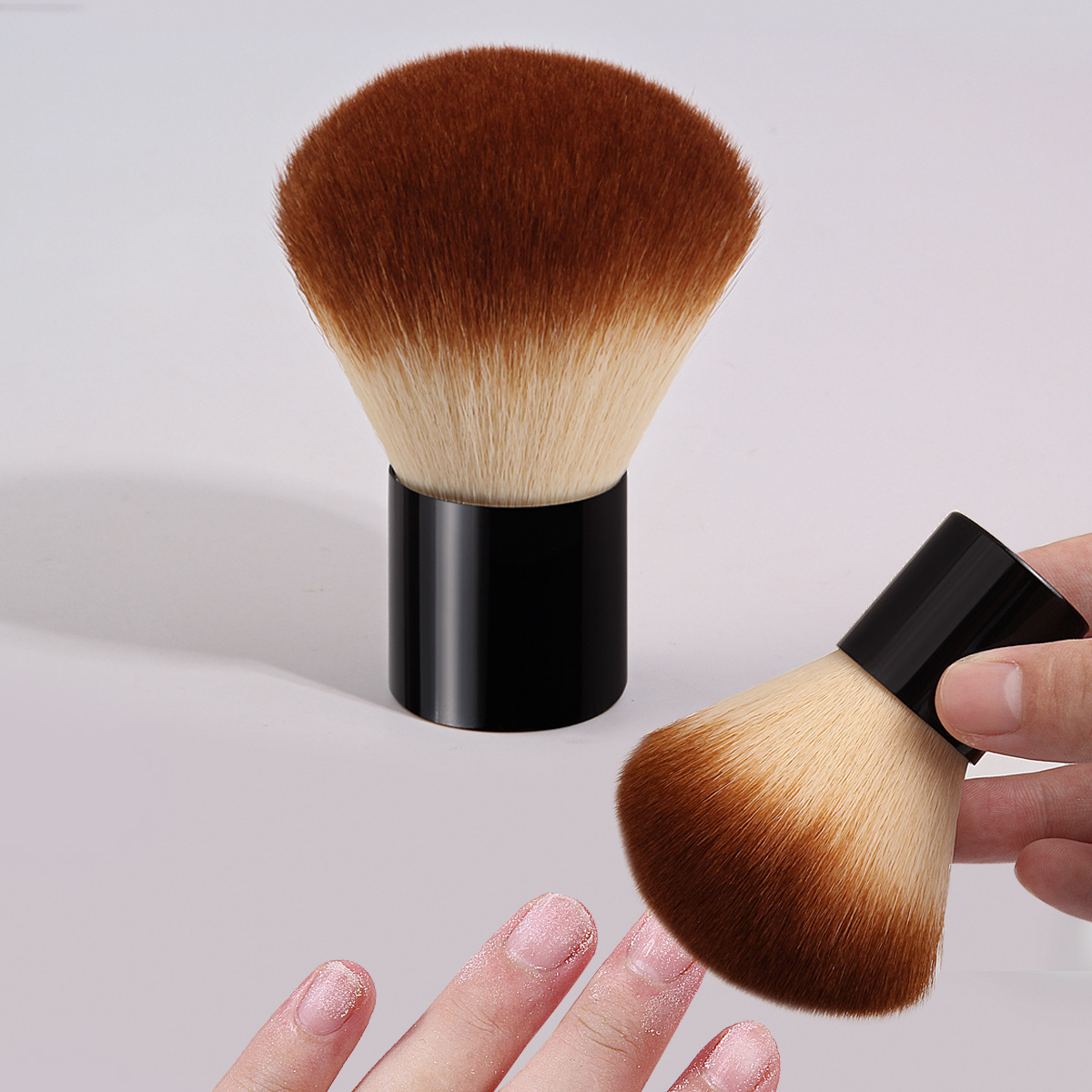 Single large mushroom brush, Kabuki soft bristles, loose brush, setting brush, multi-functional facial blush brush full figure