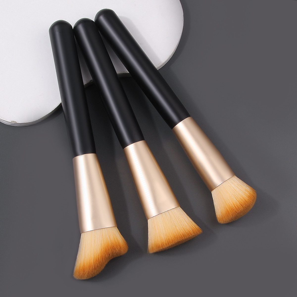Special offer: 3 foundation brushes, soft bristles, handcrafted conture brushes, blush brushes in stock, direct sales from the manufacturer of facial makeup tools full figure