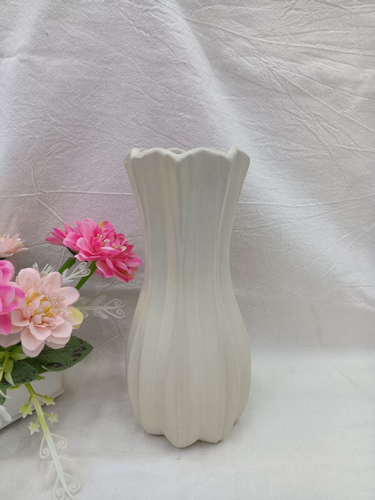 Ceramic craft ornaments, vases, entrance hall ornaments, solid color simple ceramic vases/craft vases, flower arrangements Item Picture