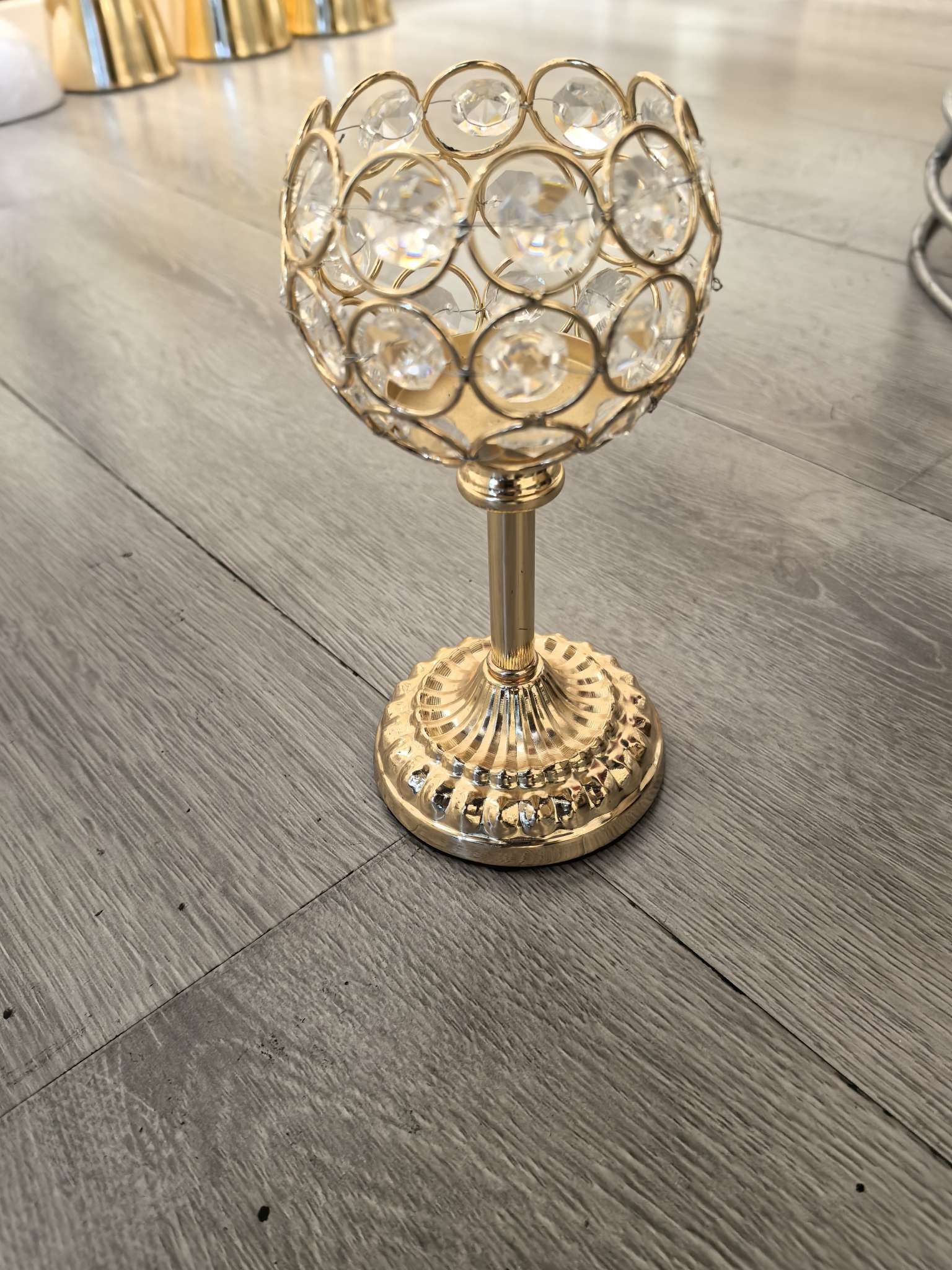 A wide range of handicrafts, gifts, creative ornaments, home decoration, craft displays, and festival gifts in various colors