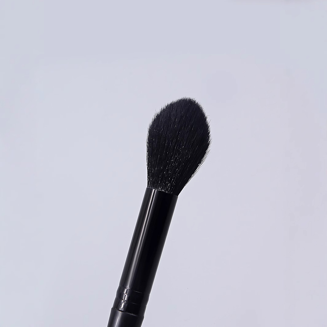 Single flame blush brush, highlight brush, soft bristle beauty brush, shadow contactor brush, makeup tools, makeup brushes in stock Application Scenario