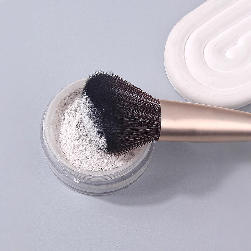 In stock, 2025 new single angled powder contouring brush, professional facial contour shadow brush, beauty tool brush Application Scenario