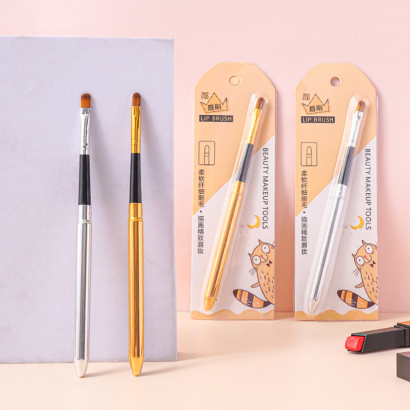 Single lip brush, compact and portable, detachable with cover, lipstick brush, beginner lip brush, beauty tool wholesale full figure