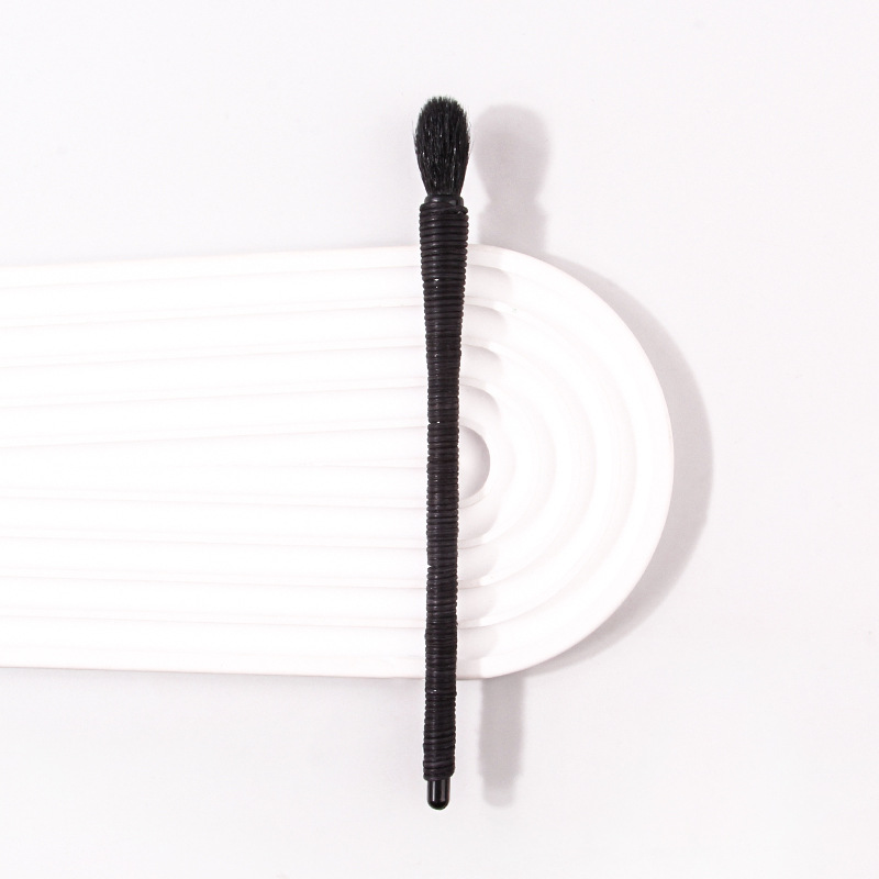 Wholesale of high-quality single rattan high-gloss nose shadow brush and soft fiber bristle makeup blush brush beauty tools Application Scenario