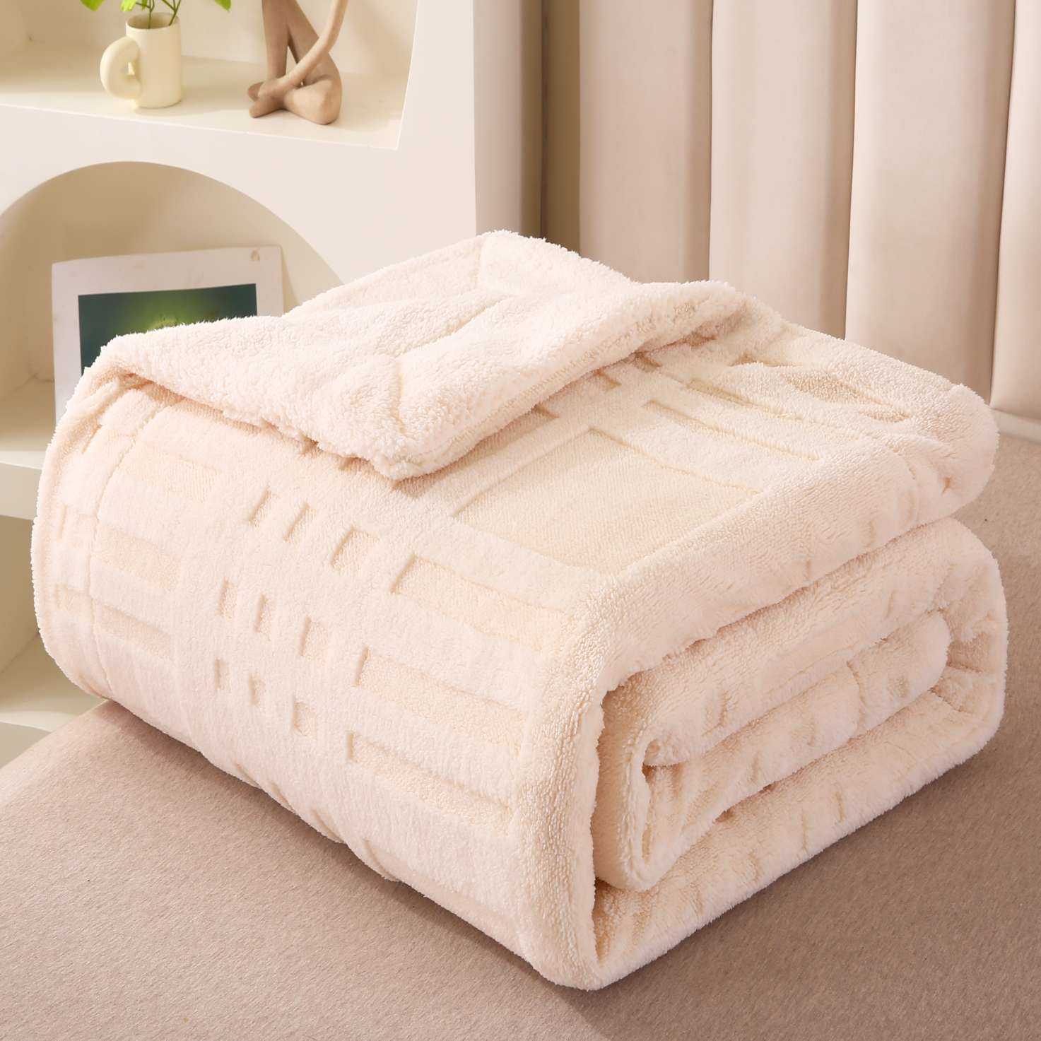 Home textile blankets, chemical fiber cloud blankets, soft and warm cover blankets, bed blankets in multiple colors to choose from, simple style blankets Application Scenario