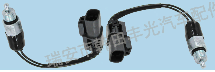 Factory direct sales suitable for Nissan Nissan brake light switch, car brake light reverse light sensor button 32005-32J2B/32005-51A00 pic 4