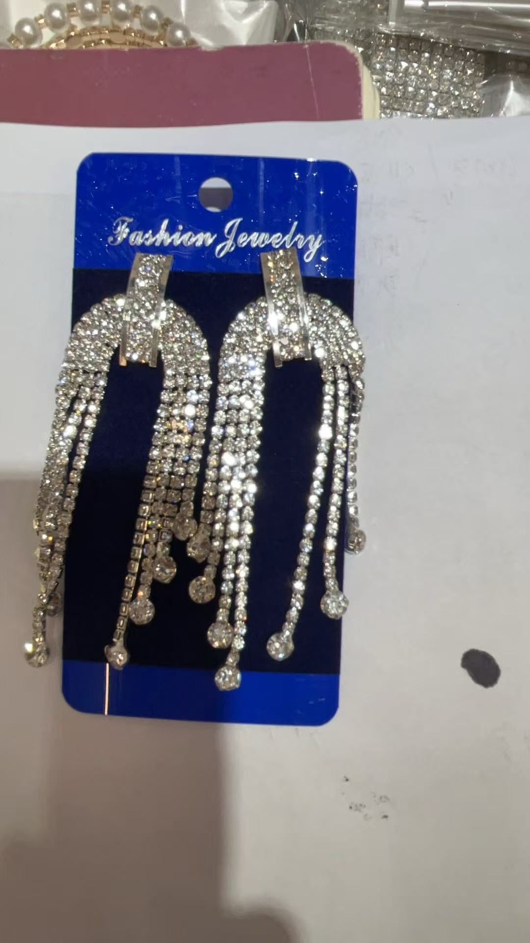 The new water dance bride earrings with tassels make the face slimmer. The long earrings are elegant wedding dress earrings Specification image