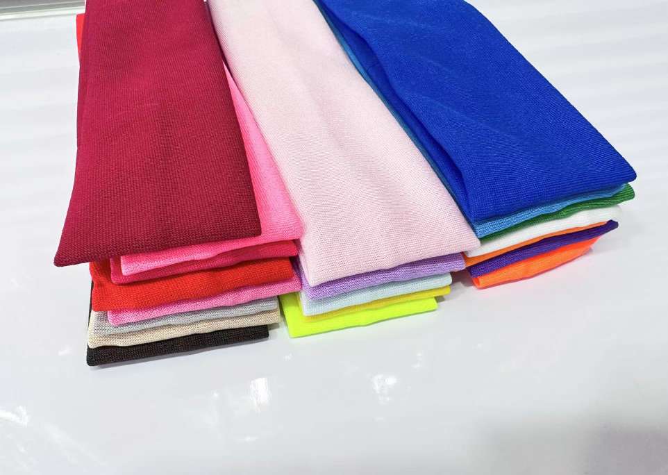 Cross-border sweat-absorbing sports headband, yoga fitness headband, running antiperspirant headband, sports headscarf headband Application Scenario