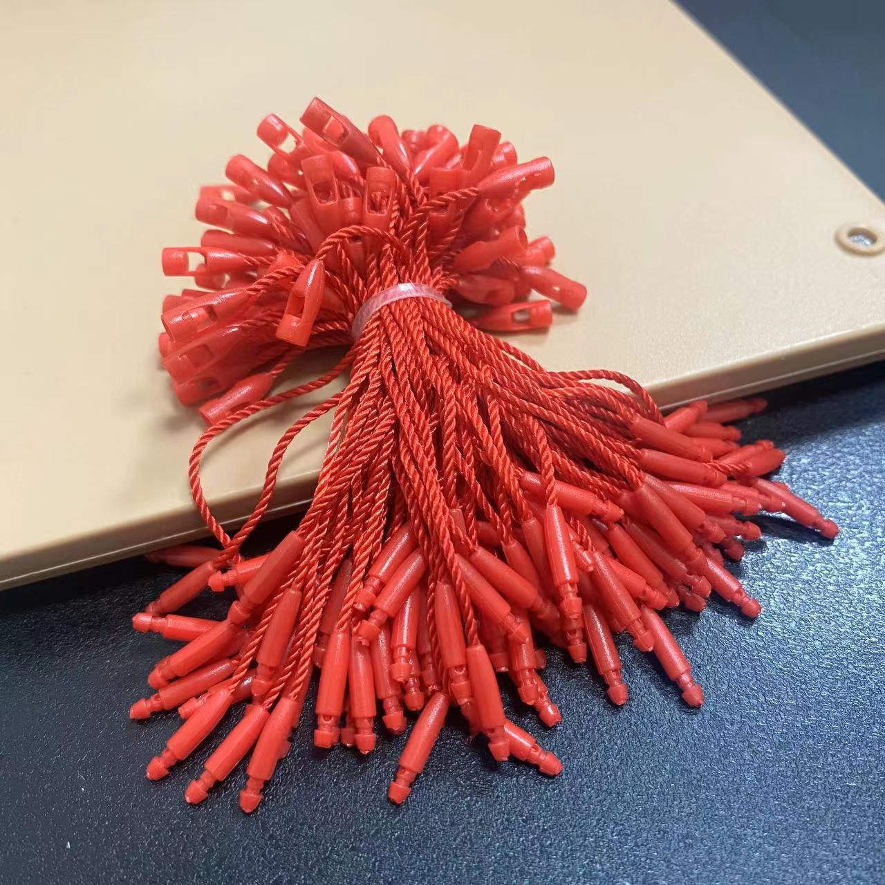 吊粒、吊牌实物图