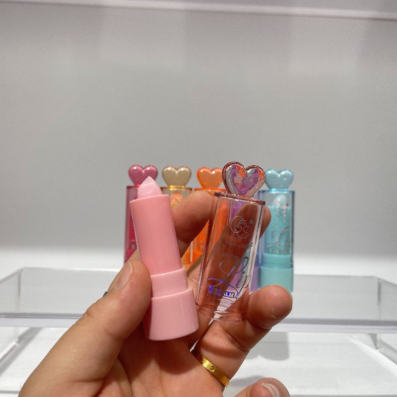 lipstick moisturizes the mouth Moisturize the mouth change lipstick color Specification image
