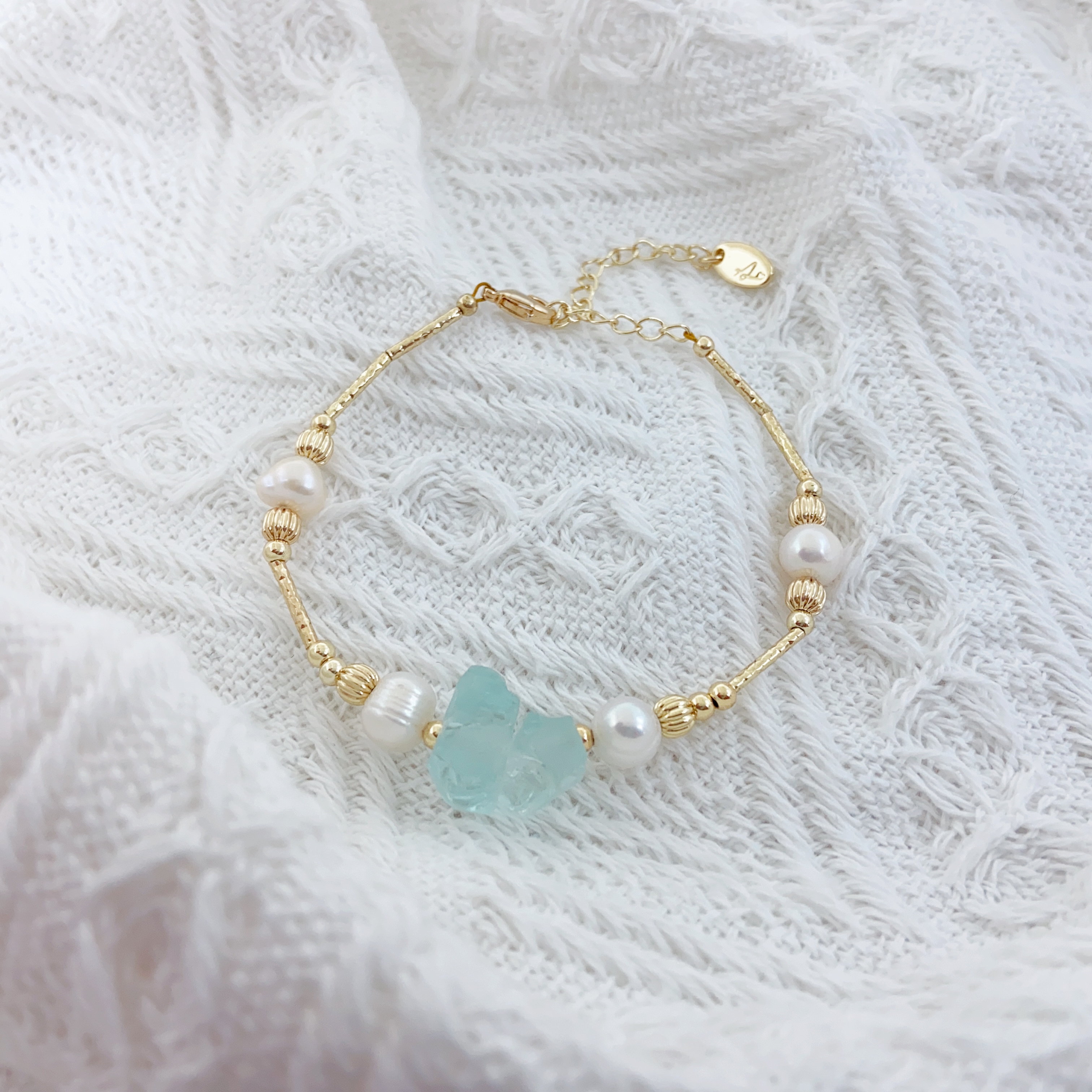 Korean-style pearl bracelet women's fashion bracelet, high-end and personalized accessory bracelet wholesale, suitable for daily wear Item Picture