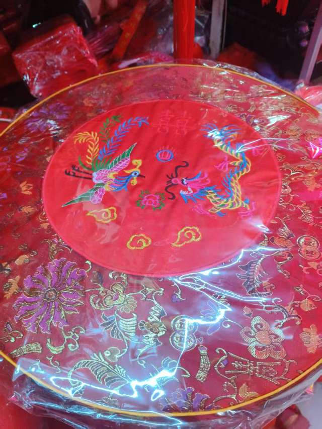 The thickened cushion, the kneeling and bowing cushion, the dragon and phoenix bringing good fortune, the household wedding bowing cushion, the kneeling cushion, the meditation cushion, and the meditation cushion are detachable details Picture