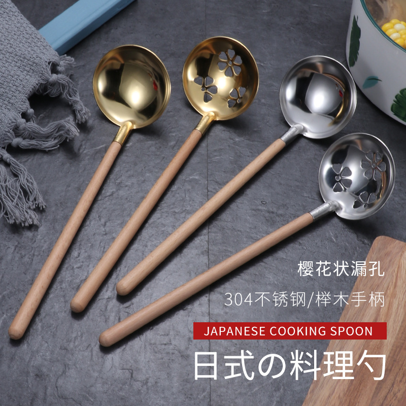 304 stainless steel hot pot spoon, Japanese wooden handle small soup shell flower-shaped strainer spoon, Japanese cooking spoon, restaurant soup serving spoon full figure