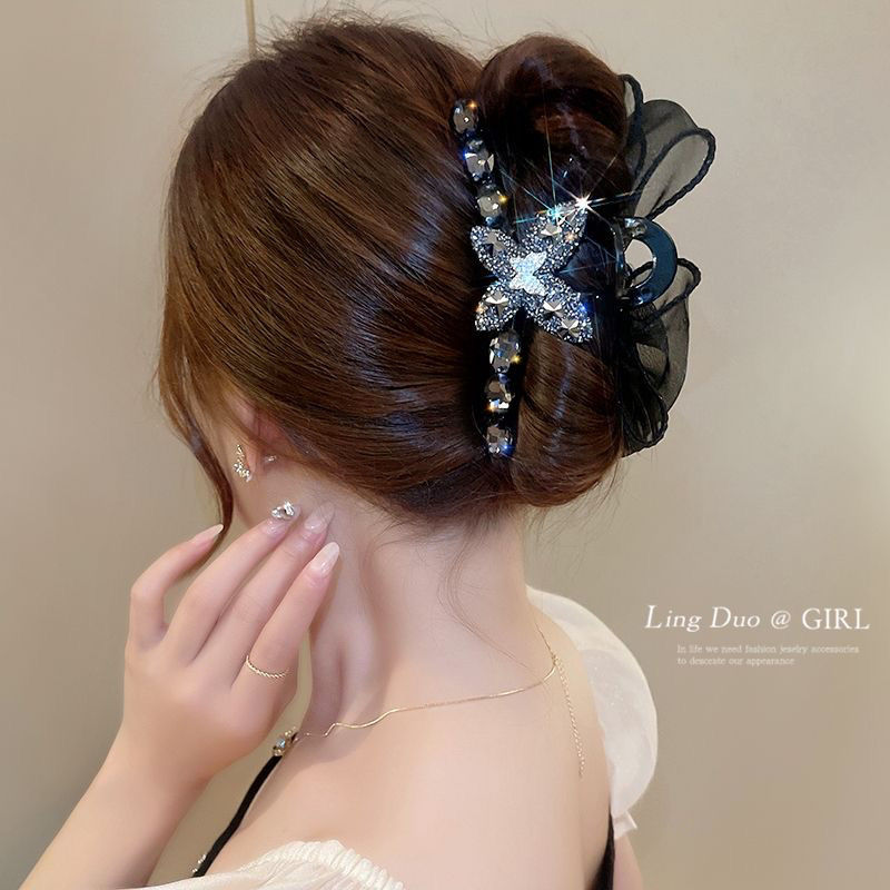 Organza bow diamond-encrusted grabber, large and elegant shark clip, high-end hair clip, women's back head clip, new hair clip Application Scenario