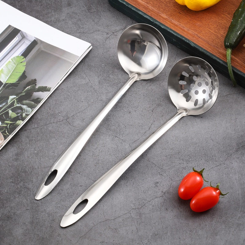 Cross-border stainless steel soup spoons, soup and porridge spoons, kitchenware, restaurant public spoons, strainers, long-handled hot pot spoons, soup shells, soup strainers Application Scenario